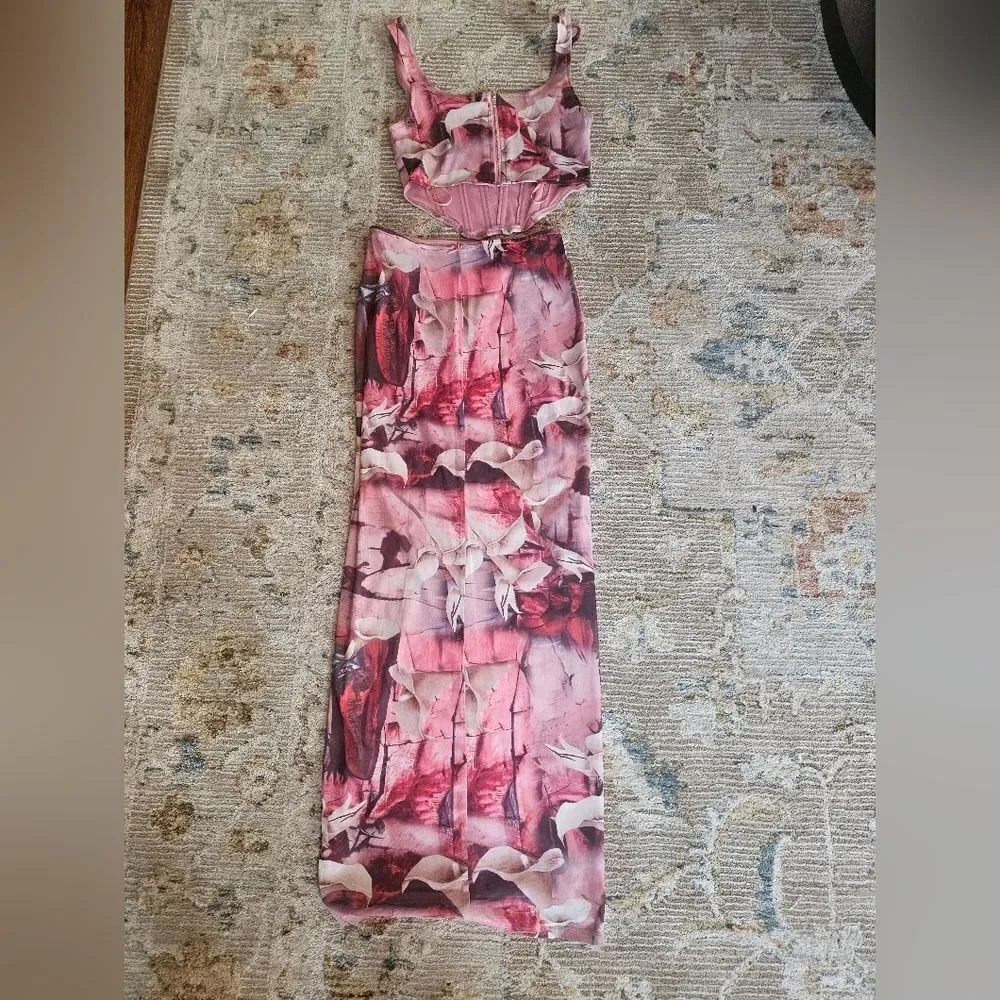 Blanc pink floral Maxi Skirt with Corset style top that zips up in back. Sz sm, - Picture 3 of 8
